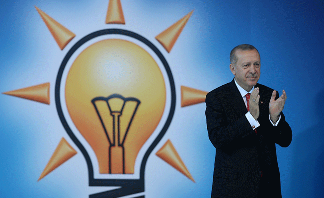 AKP adaylık açıklamasını erteledi