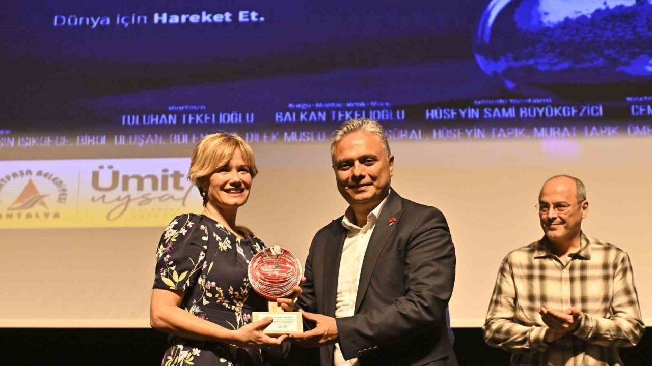 Tuluhan Tekelioğlu'nun son belgeseli Antalya gösterimini çalıştayda yaptı