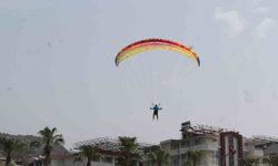 Alanya semaları yamaç paraşütleriyle renklendi