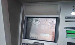 Alanya’da  bir kişi ATM’nin ekranına saldırdı
