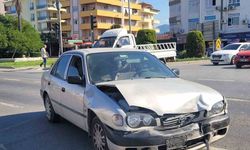 Gazipaşa’da 2 otomobil çarpıştı, sürücü ehliyetsiz ve 17 yaşında çıktı: 4 yaralı