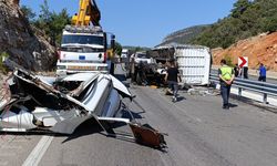 Kamyon tıra arkadan çarptı, ortalık savaş alanına döndü: 1 ölü