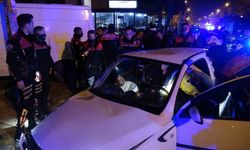 Çuval dolusu tabancayla polisten kaçarken kaza yapınca yakalandı