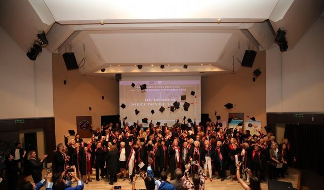 Tazelenme Üniversitesinden 110 öğrenci mezun oldu