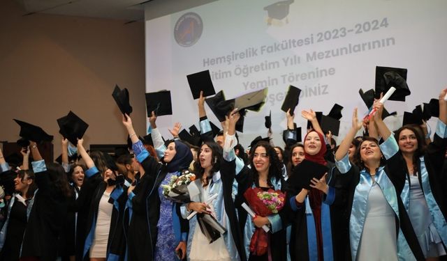 Akdeniz Üniversitesi’nde 199 hemşire mezun oldu