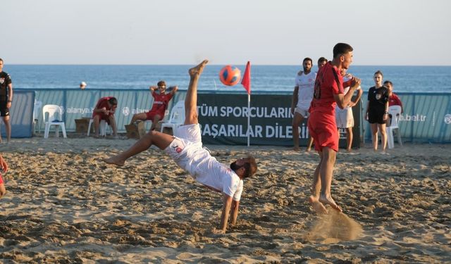 Kumda şampiyon Alanya Belediyespor oldu