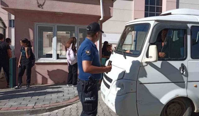 Jandarma ve polis ekiplerinden okul servislerine denetim