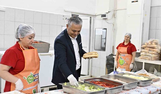 Çocukların okul menüsü Muratpaşa'dan