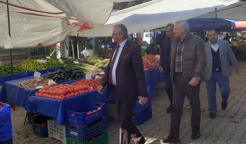 Başkan Topaloğlu, Tekirova pazar yerinde esnafı ziyaret etti