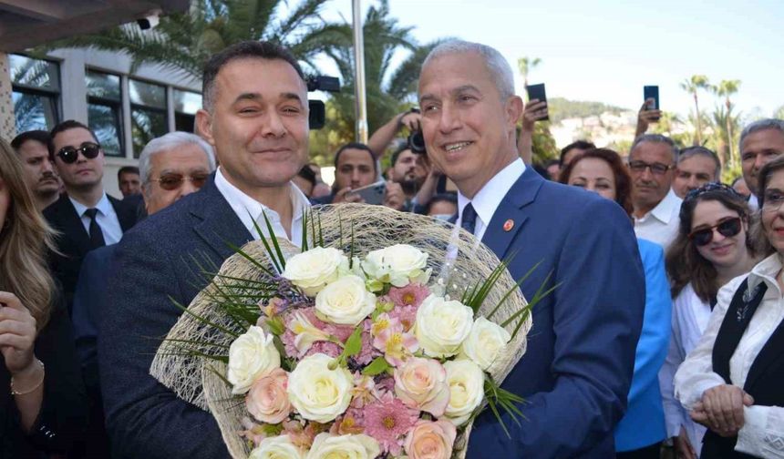 Alanya Belediye Başkanı Osman Özçelik görevi devraldı