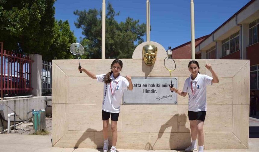 Elif ve Melis Badminton Türkiye Şampiyonası yolcusu