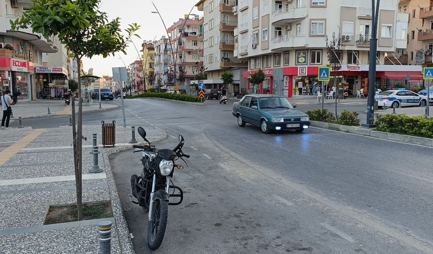 Antalya’da motosiklet ile elektrikli bisiklet çarpıştı: 2 yaralı