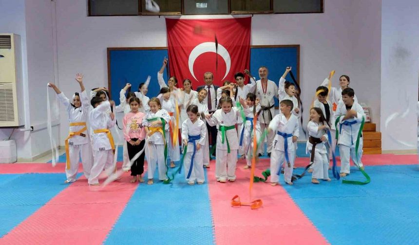 Kemer Belediye karate takımı kuşak atladı