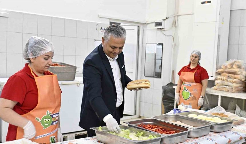 Çocukların okul menüsü Muratpaşa'dan